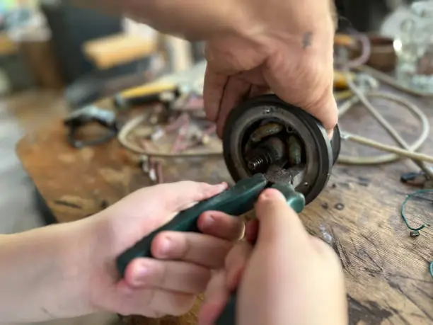 électriciens industriels roumains