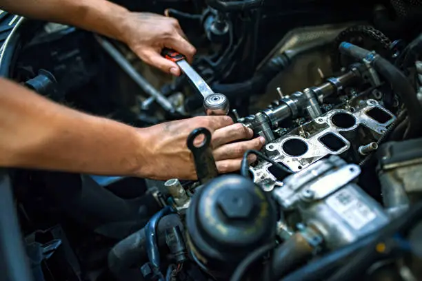 techniciens de maintenance industriels européens