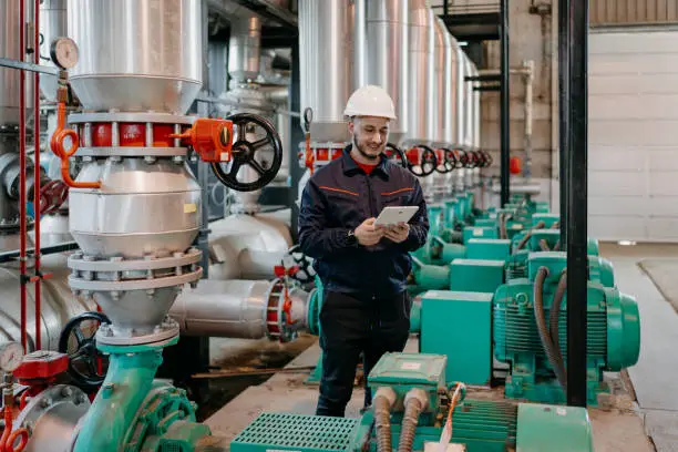 techniciens de maintenance industriels européens